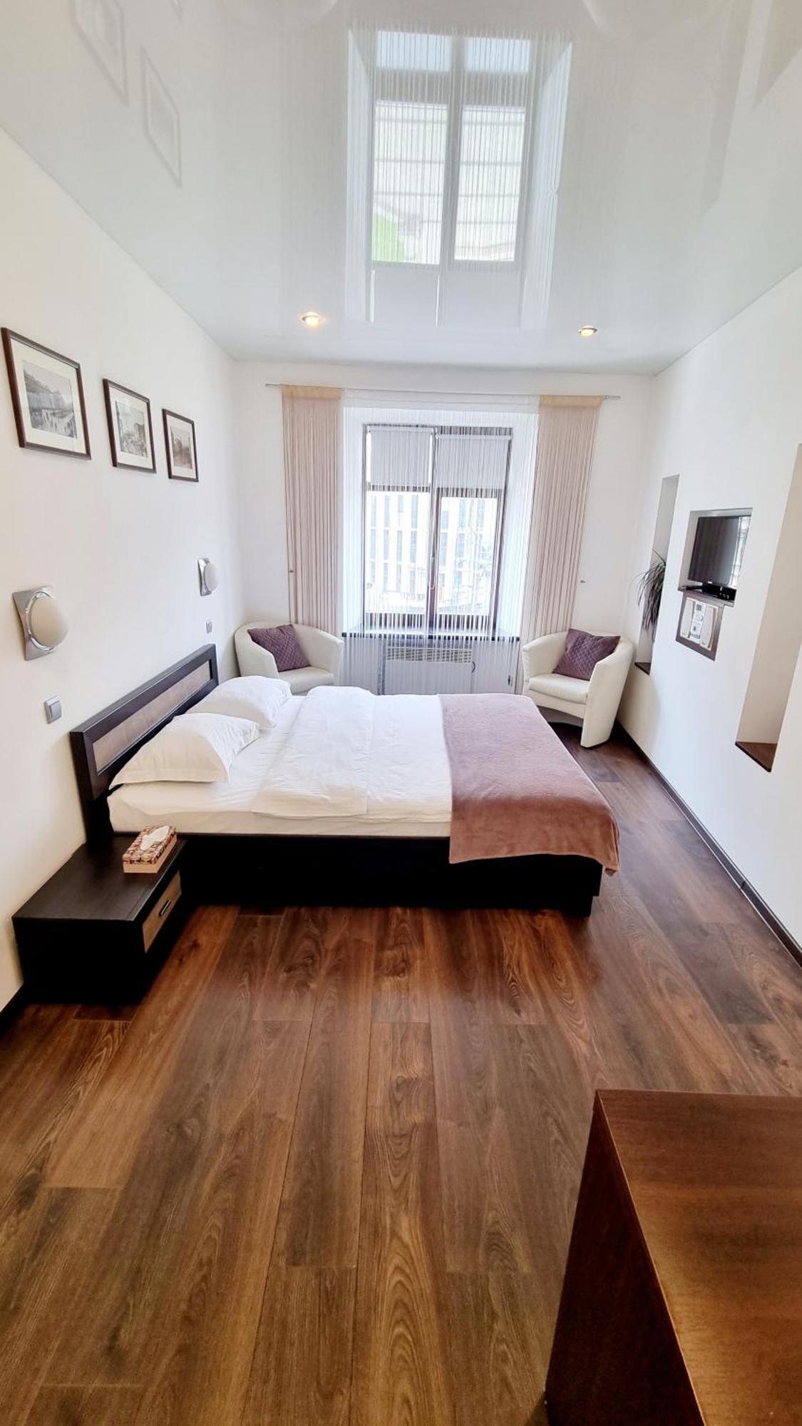 Apartment Mitskevycha Square 5 Львов Экстерьер фото