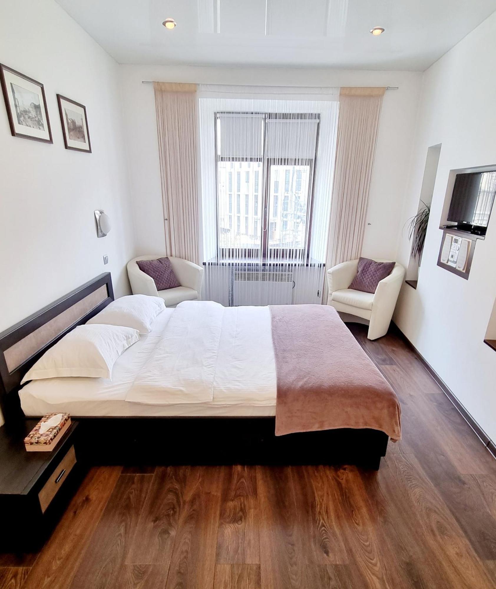 Apartment Mitskevycha Square 5 Львов Экстерьер фото