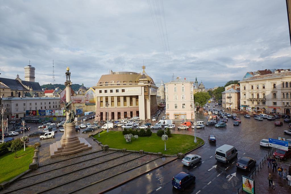 Apartment Mitskevycha Square 5 Львов Экстерьер фото